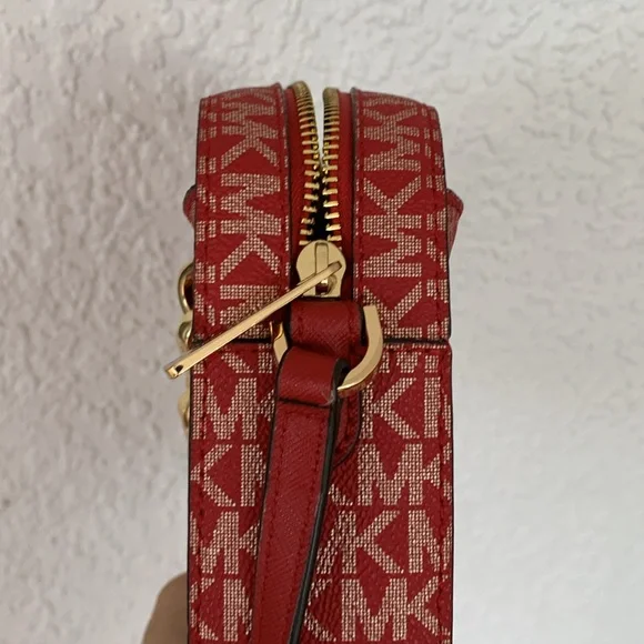 Michael Kors crossbody purse with removable chain lots of pockets - Picture 11 of 16